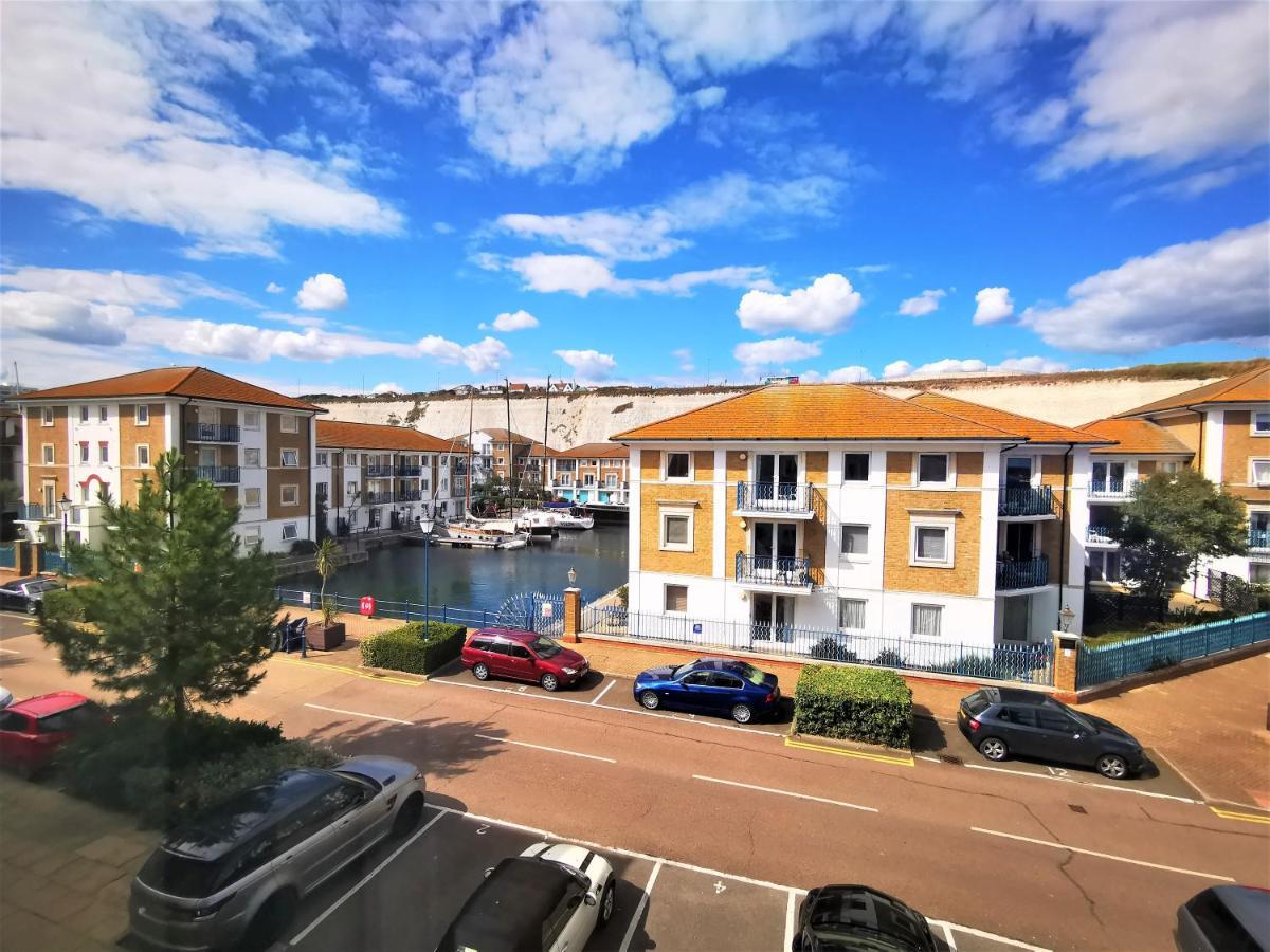 Marina Living With Parking, Balcony, Quiet And Secure Lejlighed Brighton Eksteriør billede